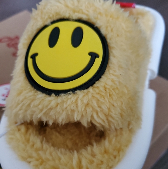 Fuzzy Slide Sandel - Picture 7 of 11